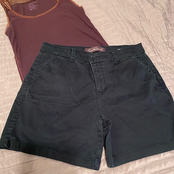 Gloria Vanderbilt Pants - Gloria Vanderbilt size 8 navy shorts
